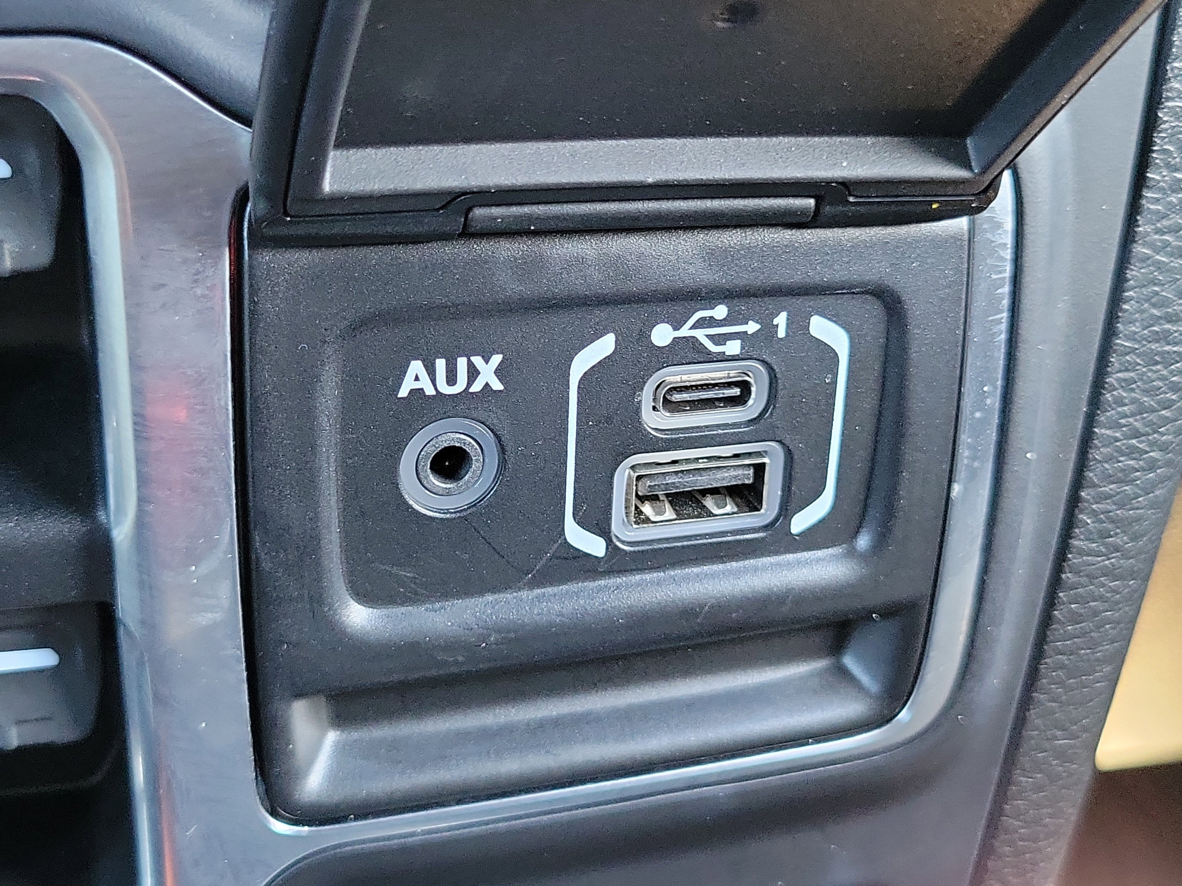 Used 2020 Jeep Wrangler Unlimited Sahara image 25