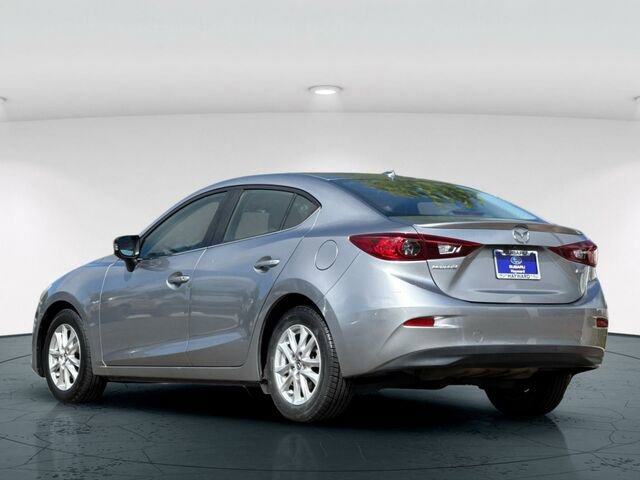 Used 2016 MAZDA MAZDA3 i Touring w/ Popular Equipment Package FWD image 4