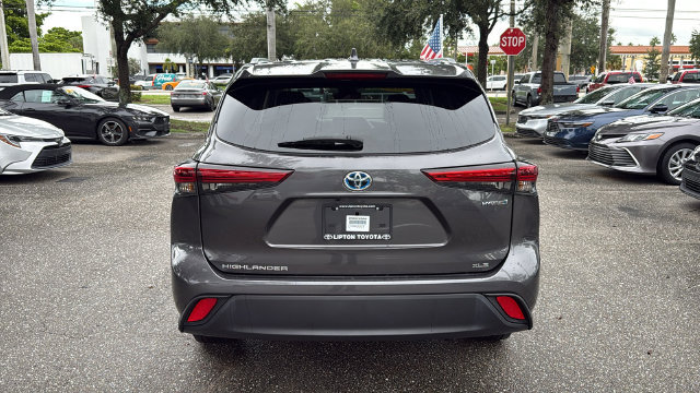 Used 2023 Toyota Highlander XLE FWD image 6