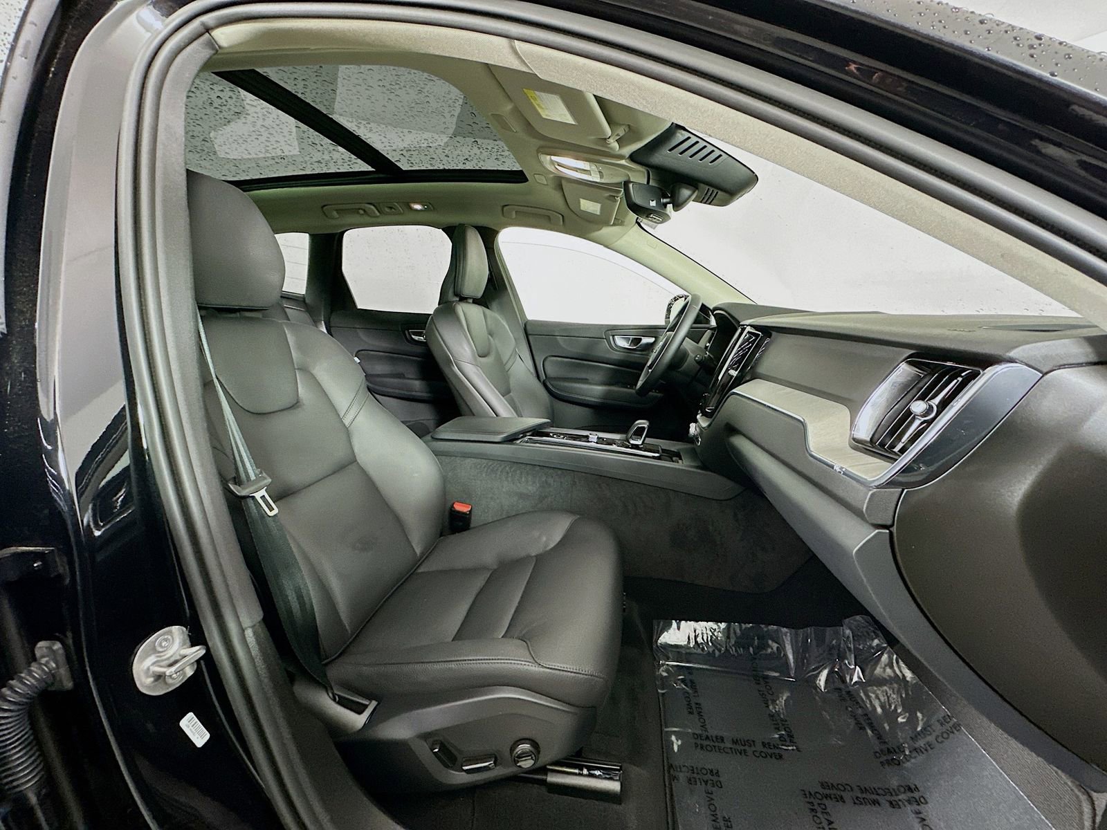 Used 2025 Volvo XC60 B5 Plus image 28