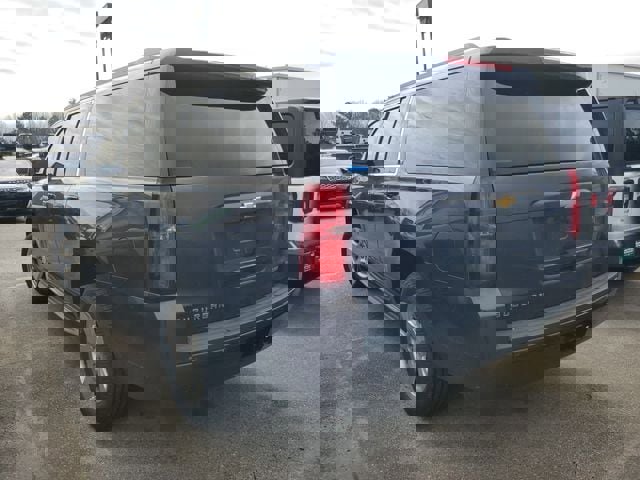 Used 2015 Chevrolet Suburban LT image 4