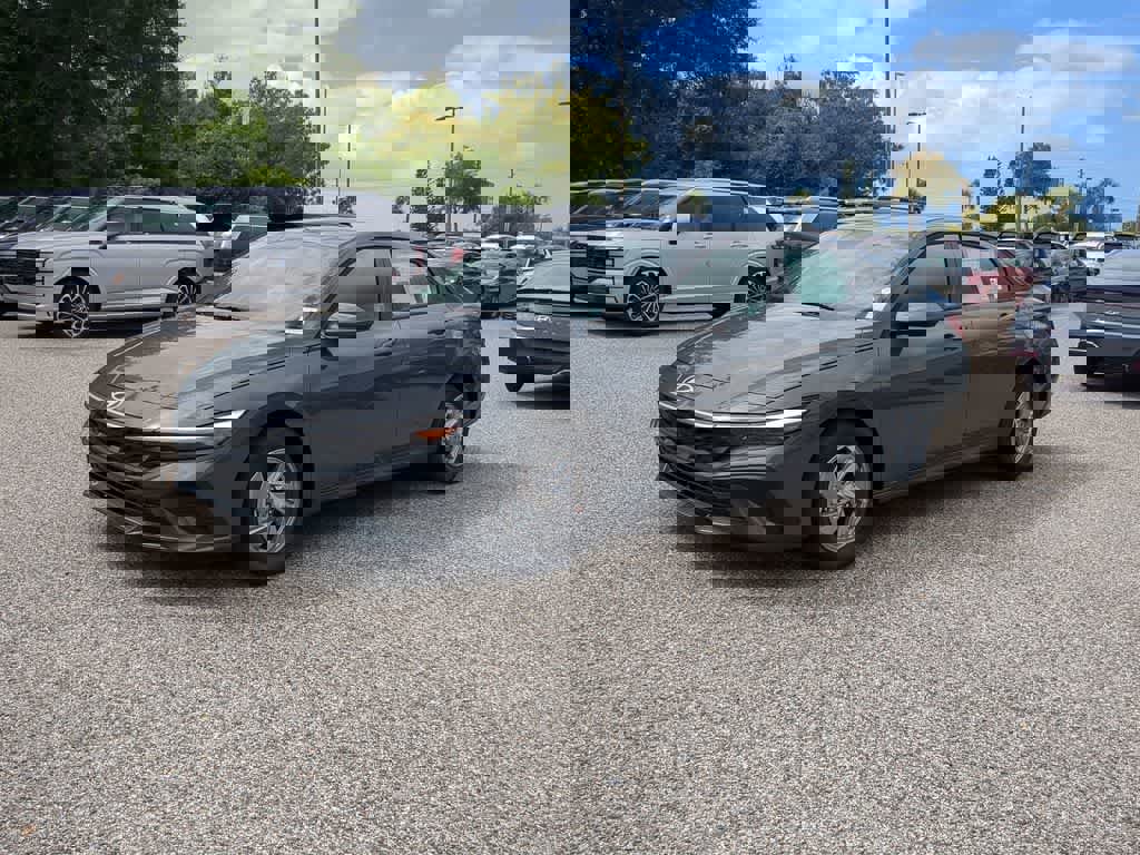 New 2025 Hyundai Elantra SE image 2