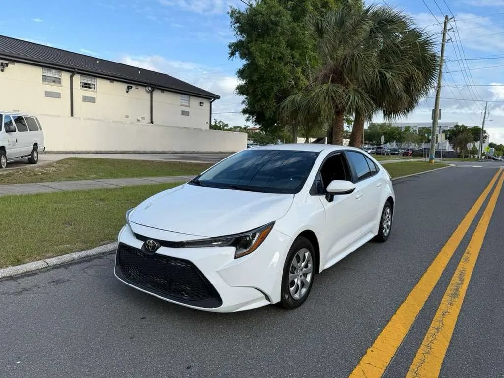 Used 2022 Toyota Corolla LE FWD image 2