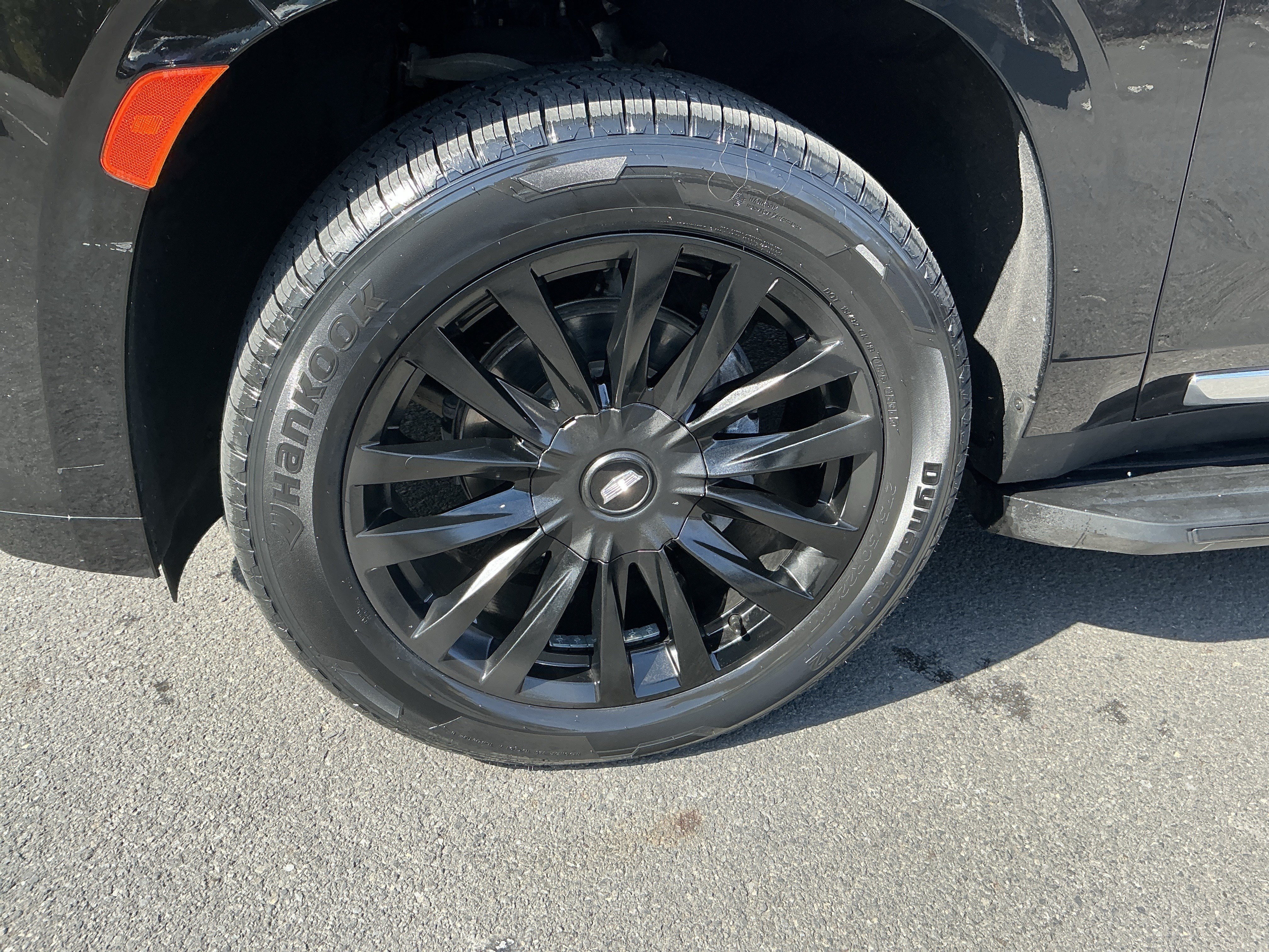 Used 2022 Cadillac Escalade Luxury AWD/4WD image 13