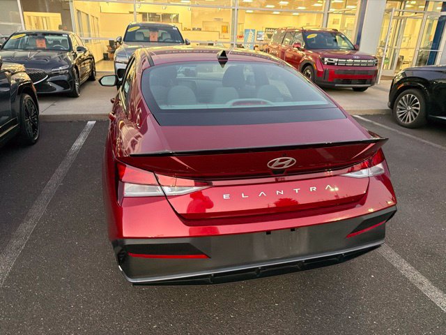 Used 2025 Hyundai Elantra Sport FWD image 11