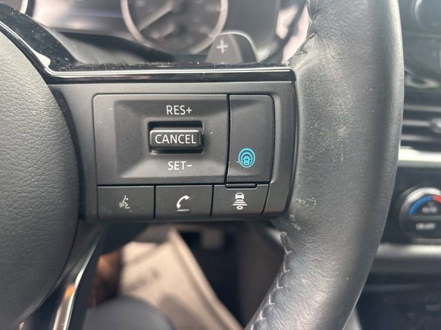 Used 2023 Nissan Pathfinder SL AWD/4WD image 18