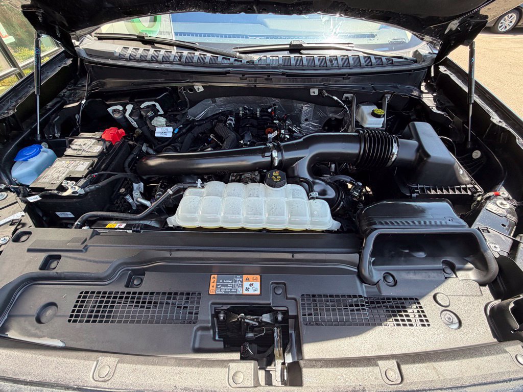 Used 2025 Ford Expedition Active AWD/4WD image 7