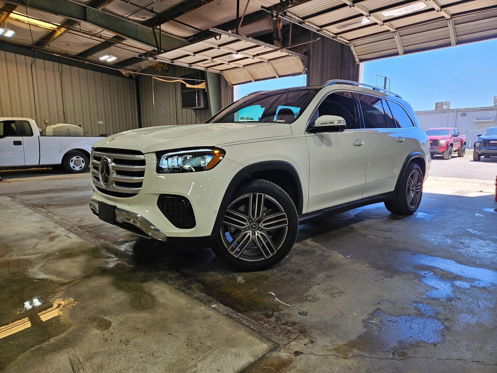Used 2024 Mercedes-Benz GLS 450 4MATIC image 1