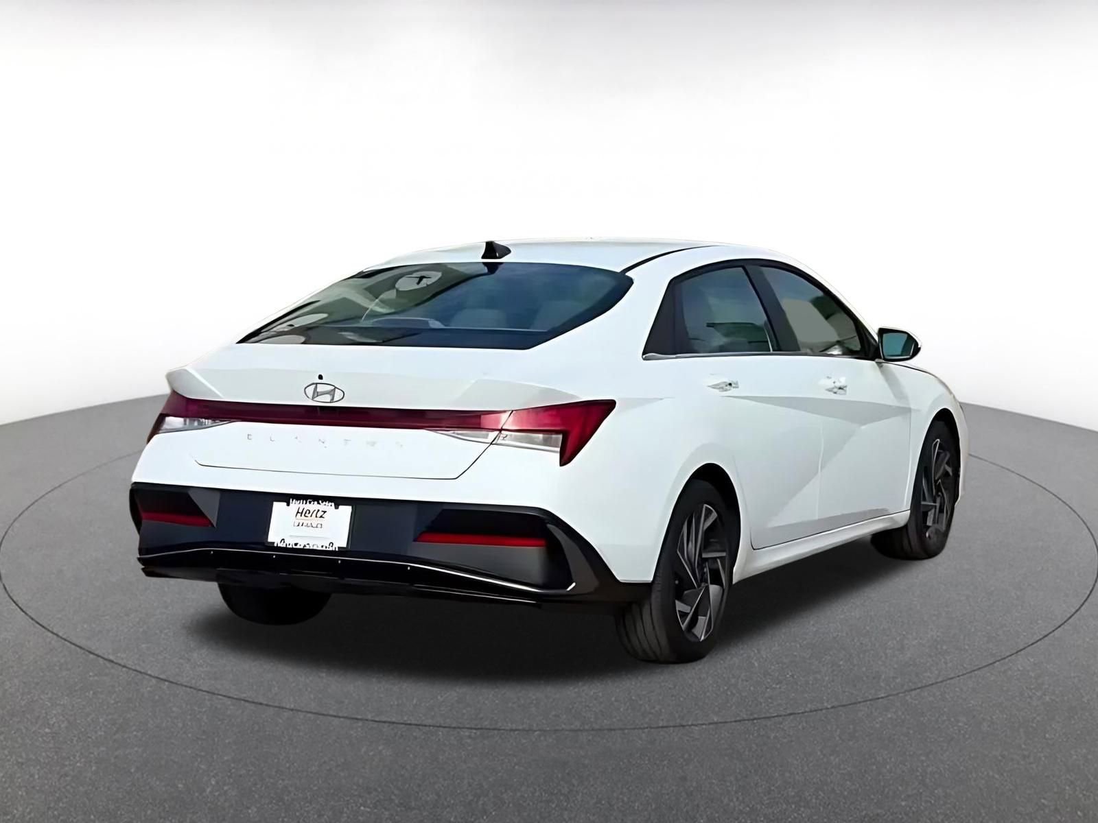 Used 2025 Hyundai Elantra SEL FWD image 14