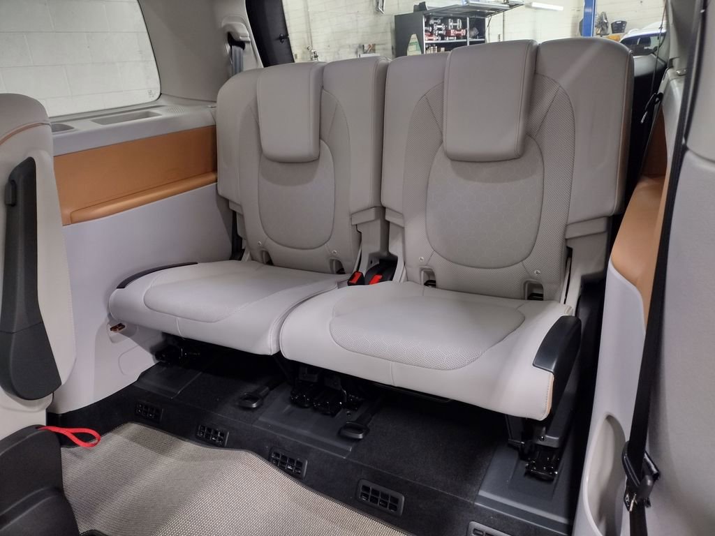 New 2025 Volkswagen ID. Buzz 1st Edition image 30