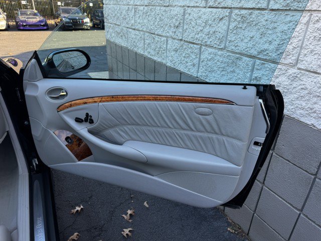Used 2005 Mercedes-Benz CLK 500 Coupe image 34