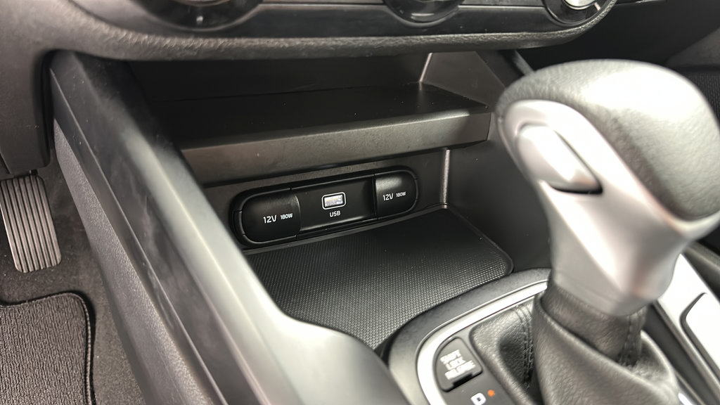 Used 2025 Kia Soul LX w/ LX Technology Package FWD image 18