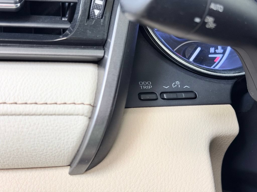 Used 2020 Toyota Camry LE FWD image 35