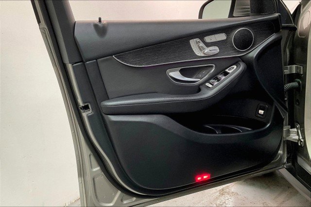 Used 2021 Mercedes-Benz GLC 300 4MATIC w/ Premium Package image 21