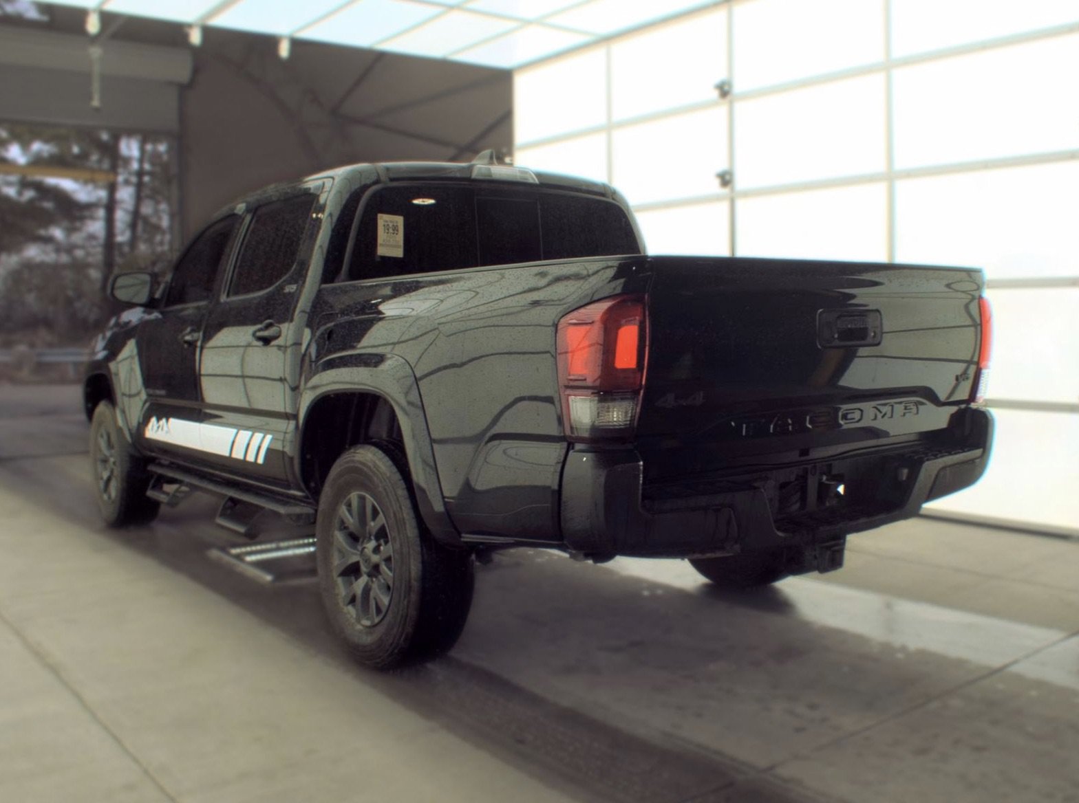 Used 2020 Toyota Tacoma SR5 AWD/4WD image 5