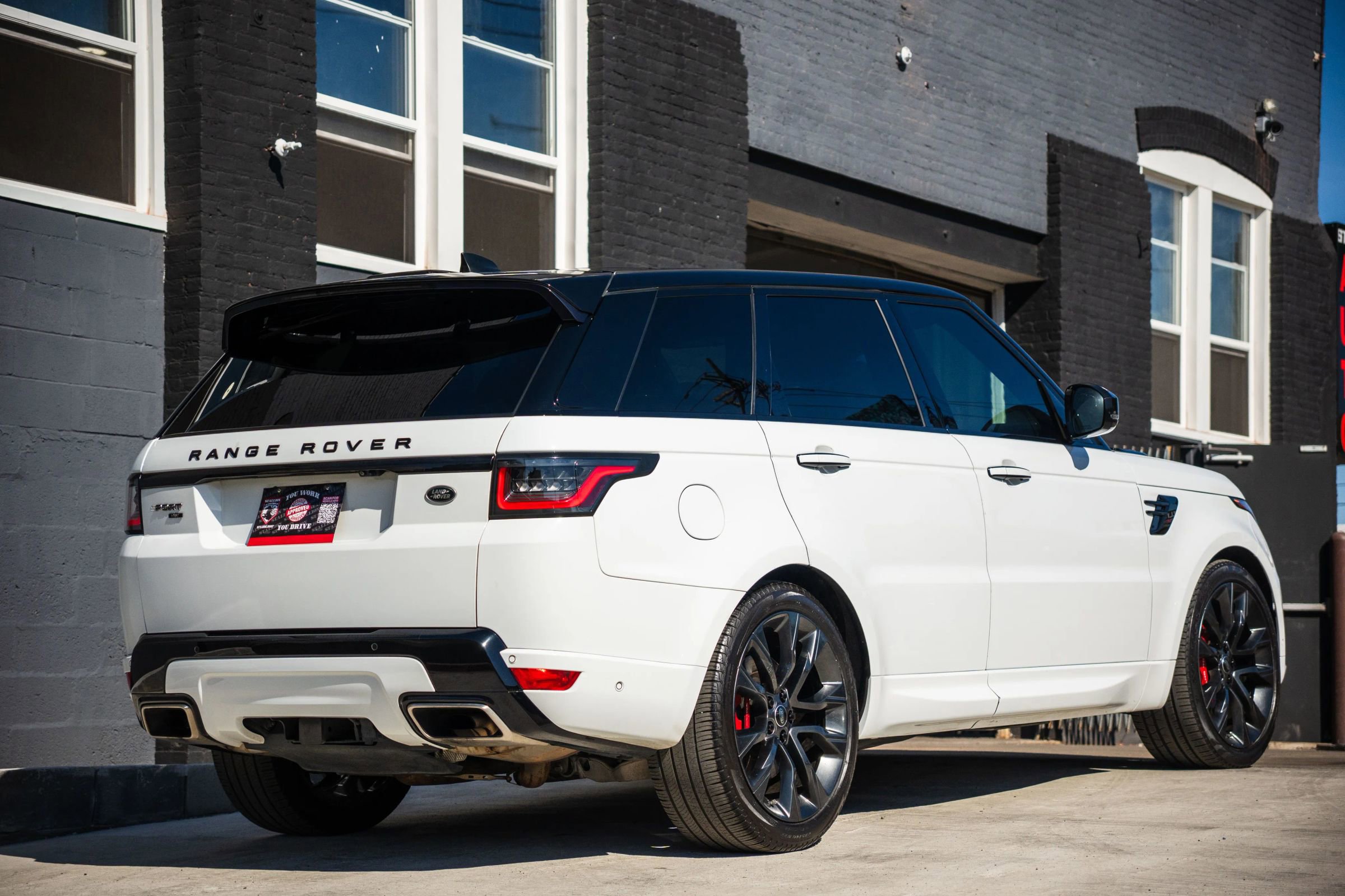 Used 2021 Land Rover Range Rover Sport HST image 2