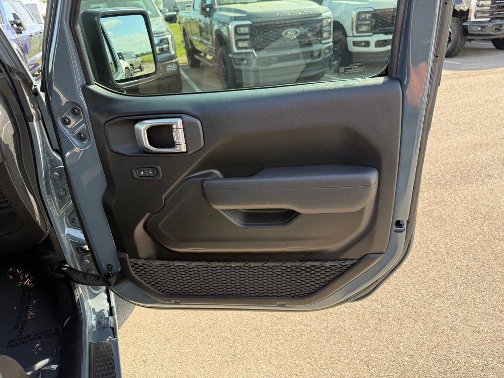 Used 2025 Jeep Wrangler Sport image 12