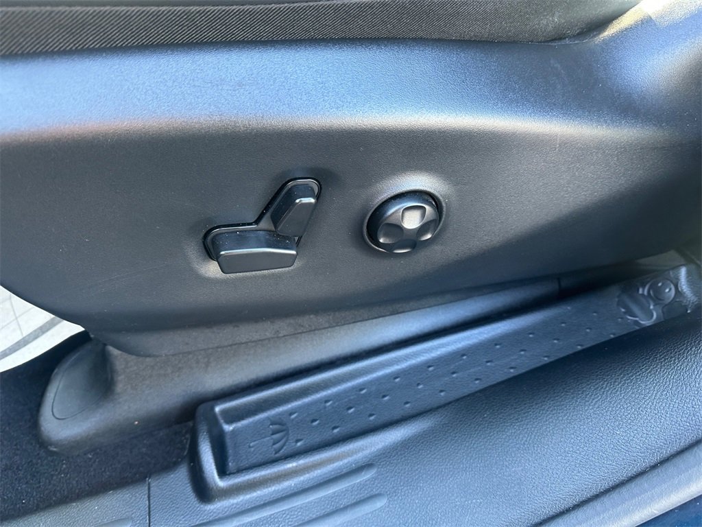 Certified 2025 Chrysler Pacifica Limited image 29