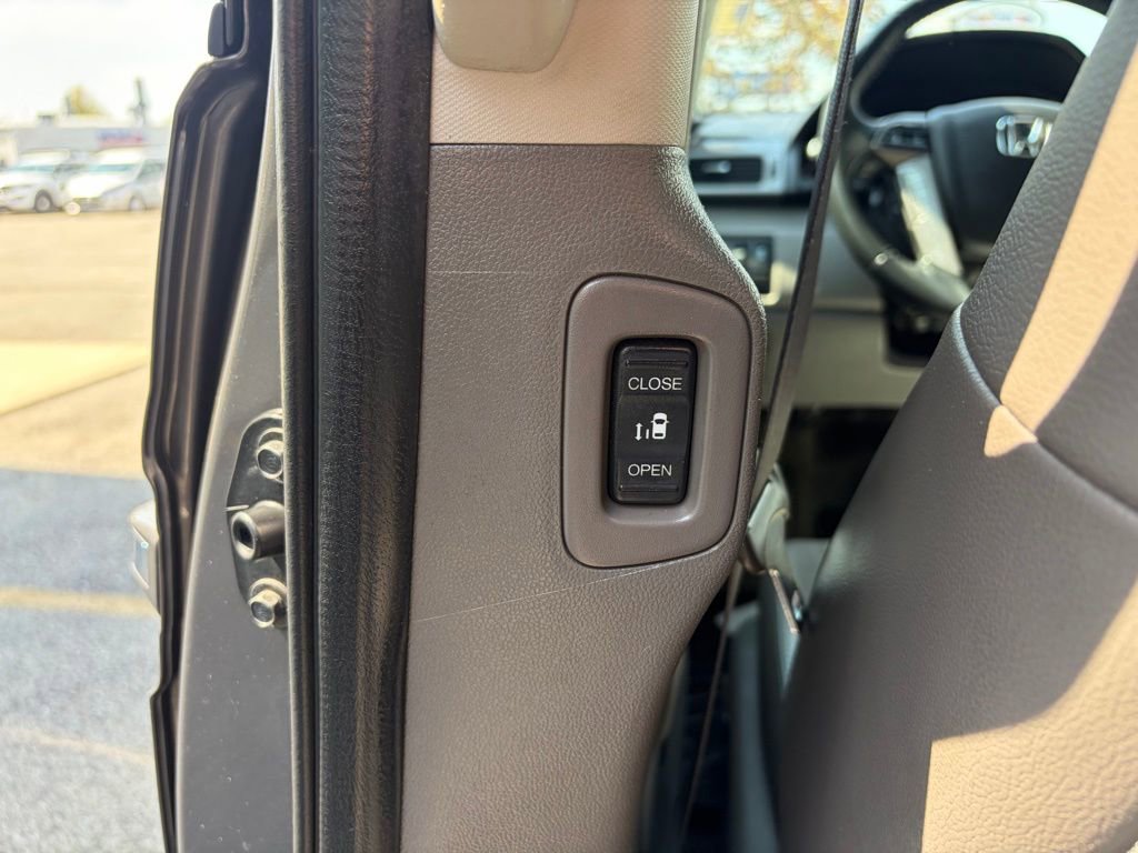Used 2014 Honda Odyssey EX-L image 20
