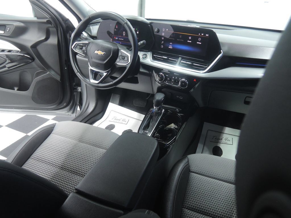 Used 2024 Chevrolet Trax LT w/ Driver Confidence Package FWD image 27