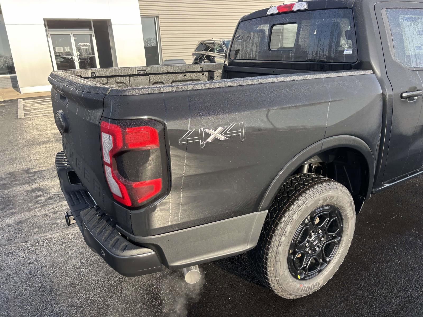 New 2025 Ford Ranger Lariat w/ Black Appearance Package image 9