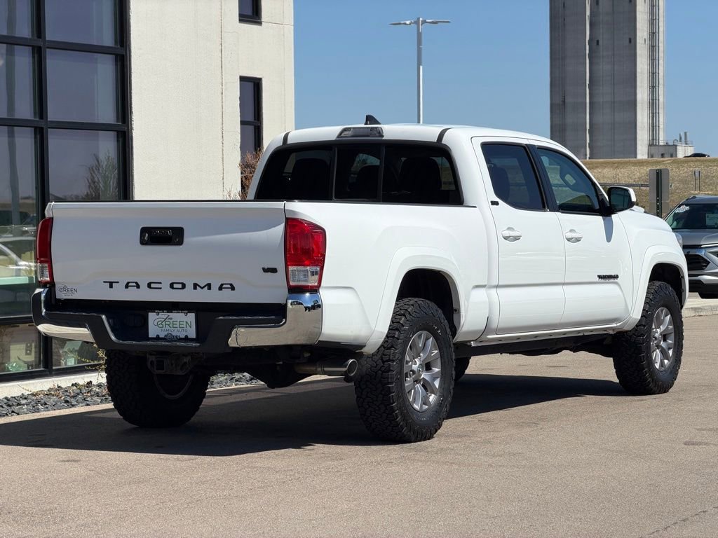 Used 2017 Toyota Tacoma SR5 w/ Tow Package RWD image 5