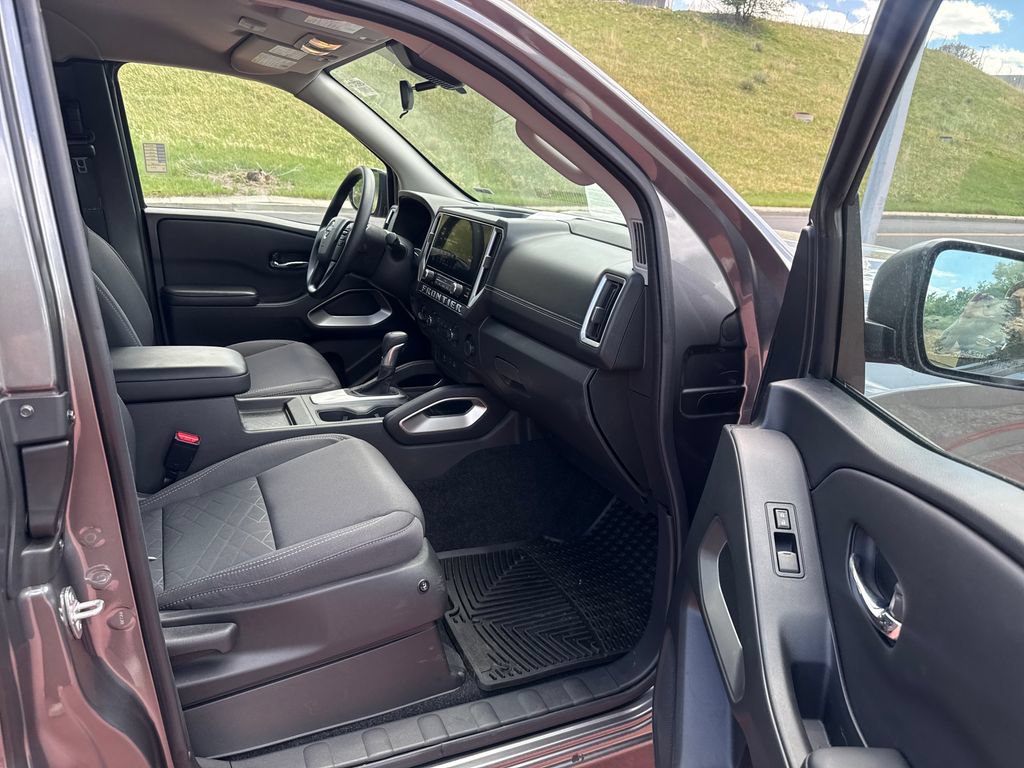Used 2025 Nissan Frontier SV AWD/4WD image 25