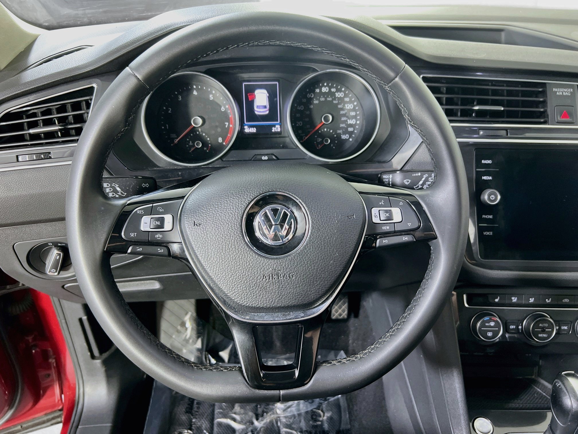 Used 2020 Volkswagen Tiguan SE w/ Panoramic Sunroof Package AWD/4WD image 11