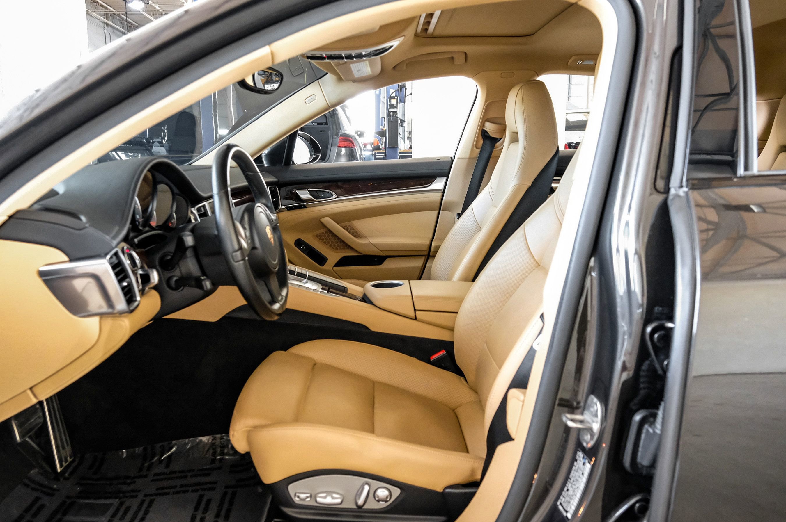 Used 2015 Porsche Panamera S w/ Premium Package Plus image 3