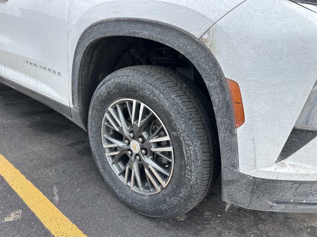 Used 2024 Chevrolet Traverse LT image 4