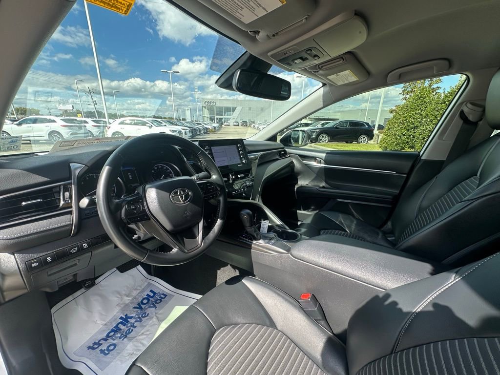 Used 2024 Toyota Camry SE image 9
