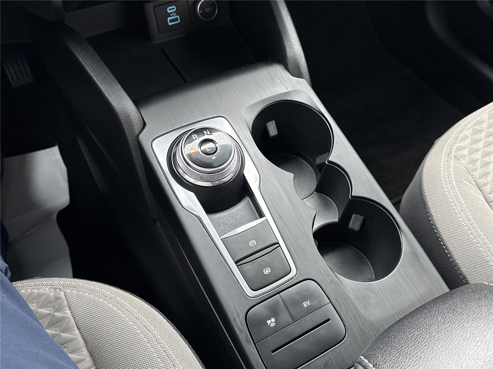 Used 2021 Ford Escape SE image 23