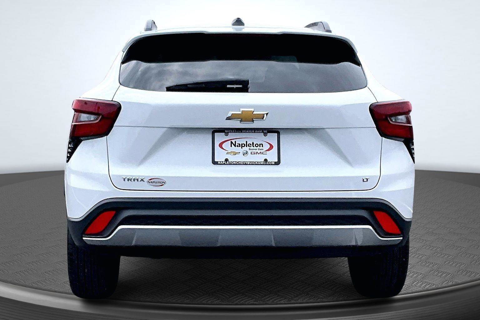 Used 2025 Chevrolet Trax LT FWD image 4