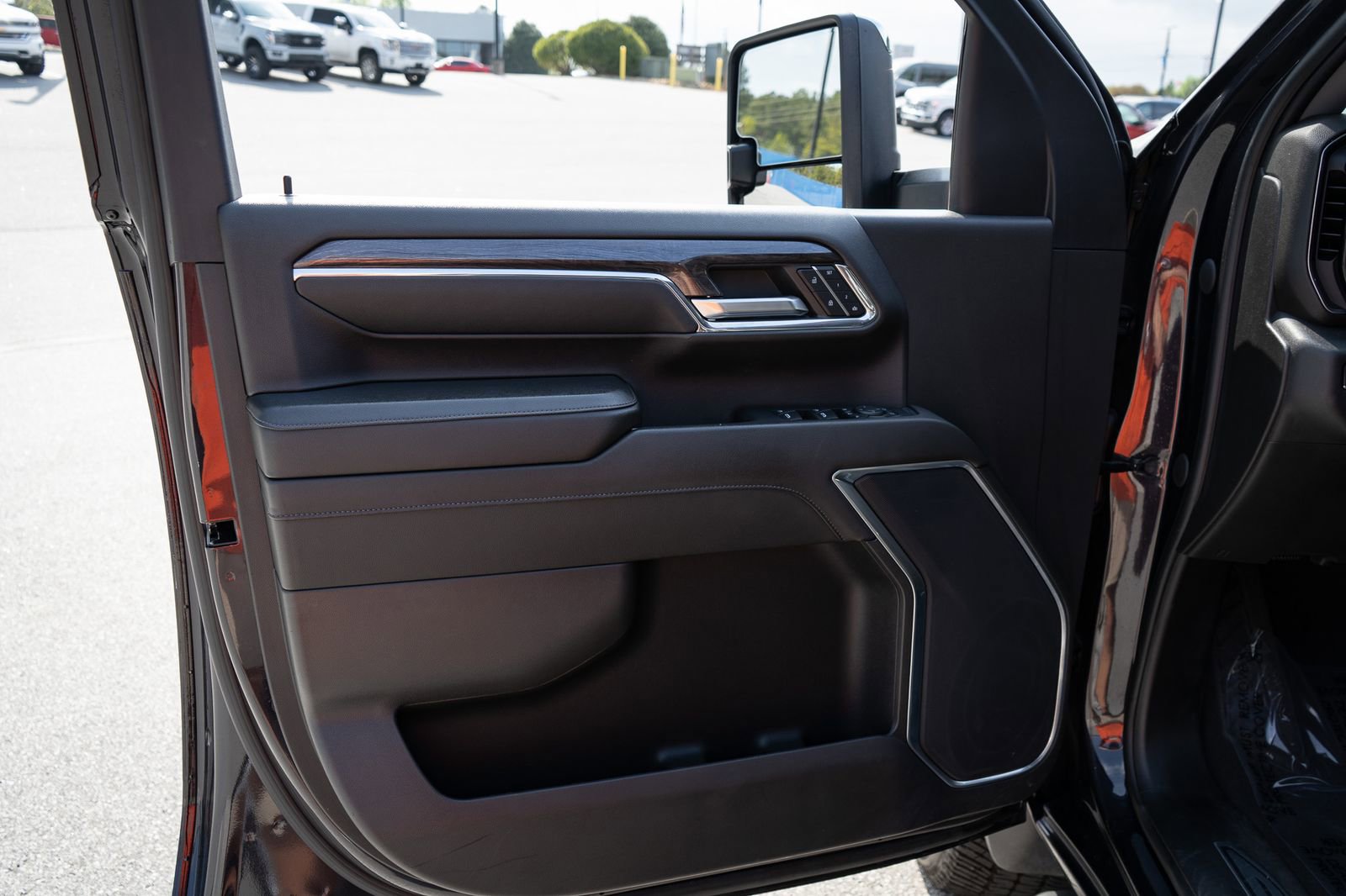 Used 2024 Chevrolet Silverado 2500 LTZ AWD/4WD image 16