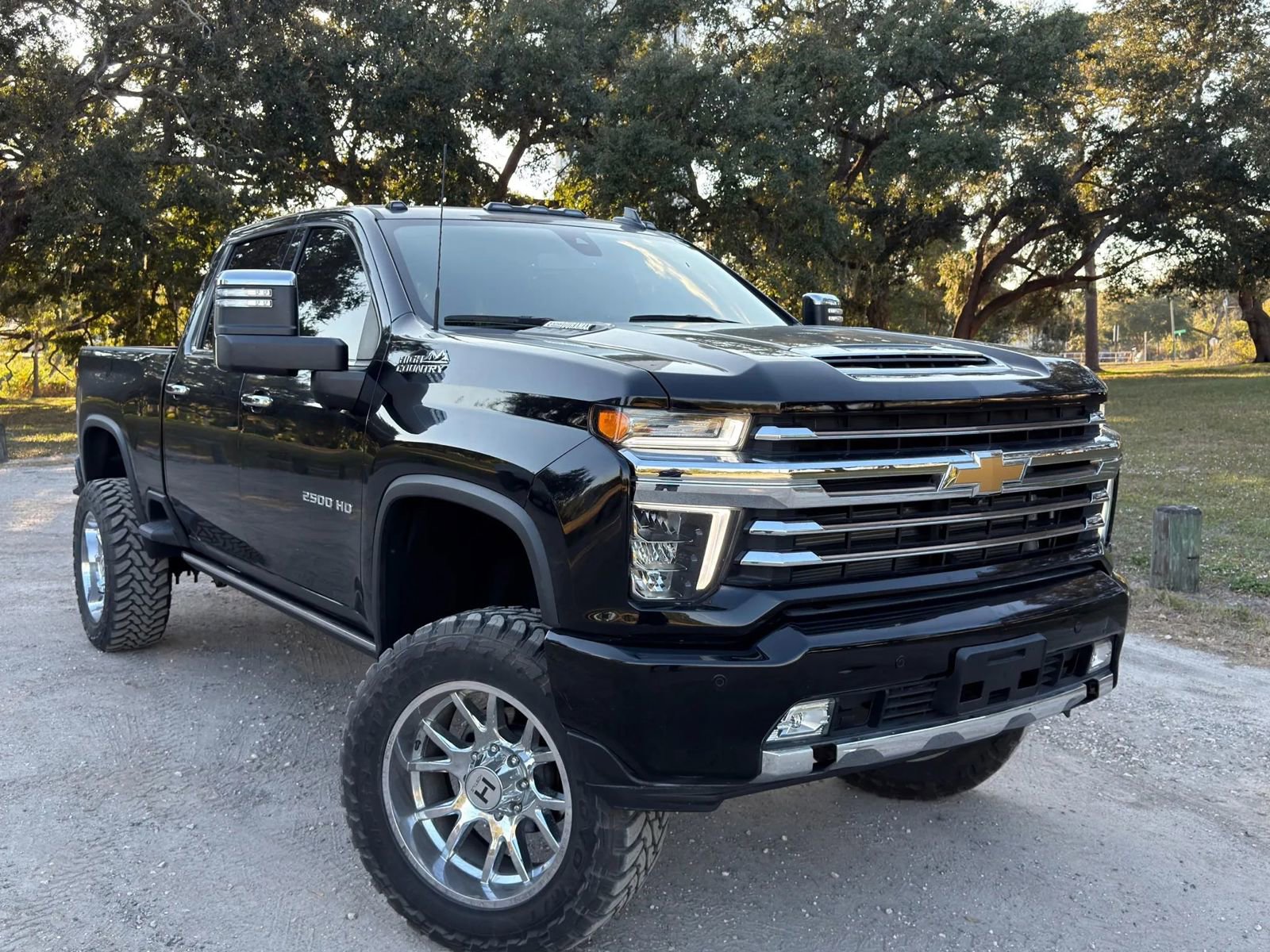 Used 2023 Chevrolet Silverado 2500 High Country w/ Safety Package II image 40