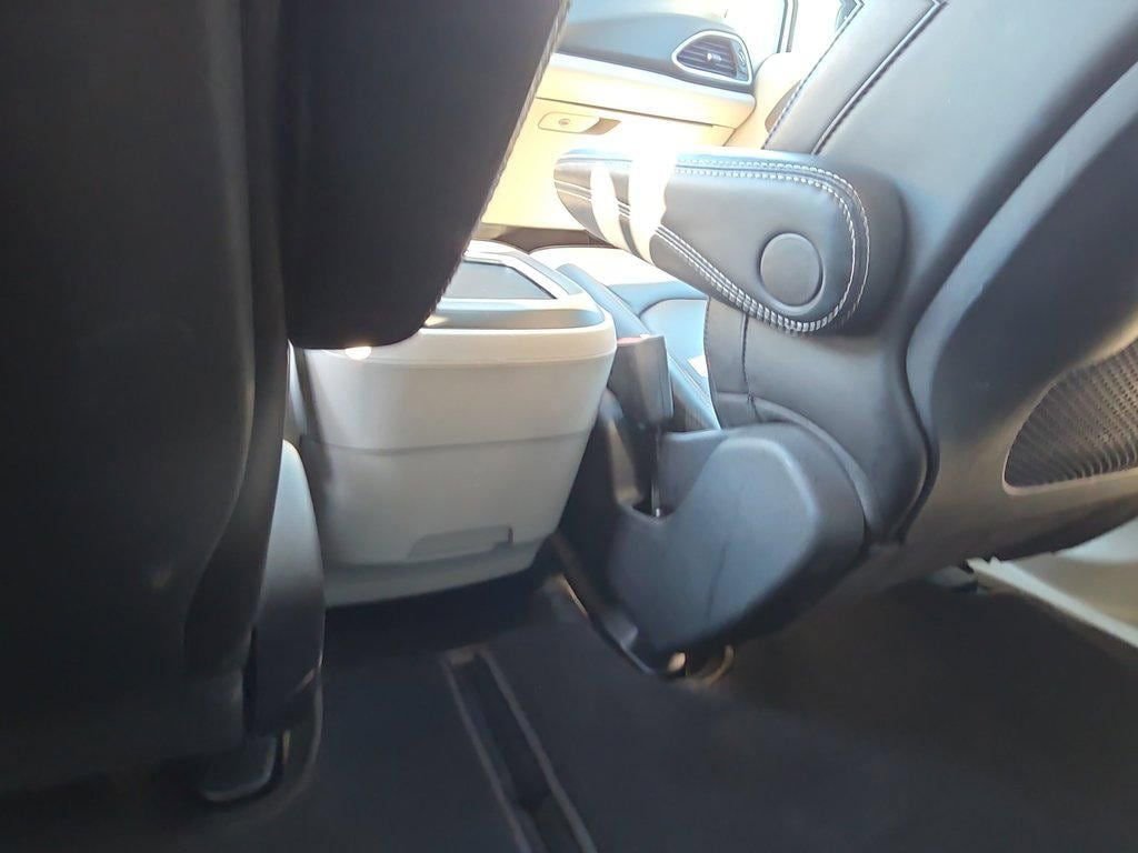 Used 2024 Chrysler Pacifica Touring-L FWD image 12