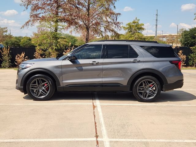 Used 2025 Ford Explorer ST AWD/4WD image 4