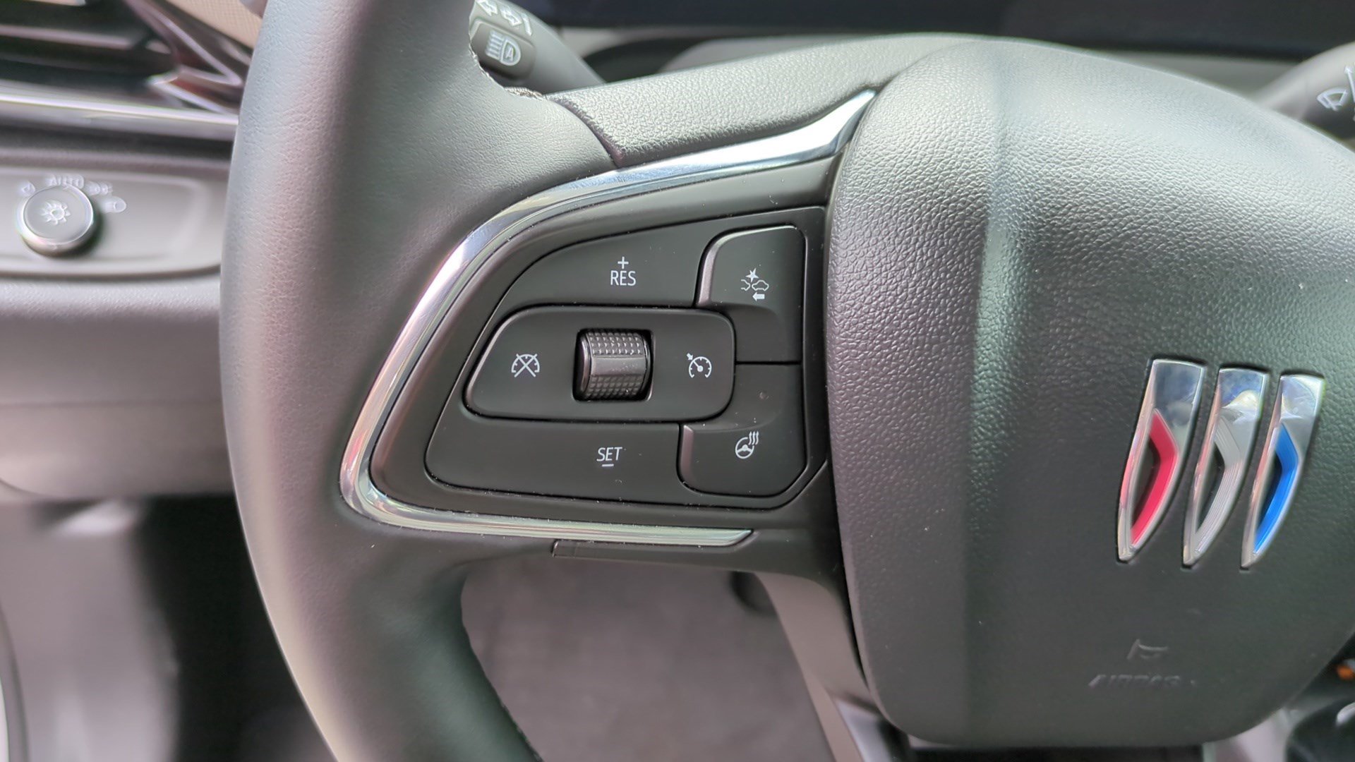 Used 2025 Buick Envista Avenir FWD image 17