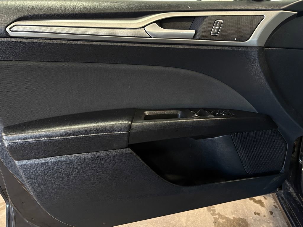 Used 2020 Ford Fusion SE image 14