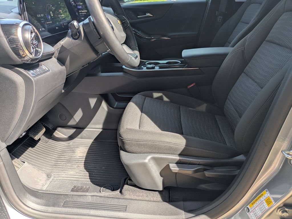 New 2026 Chevrolet Equinox LT w/ Safety and Technology Package FWD image 10