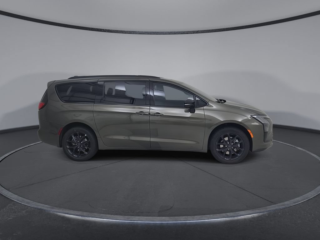 New 2027 Chrysler Pacifica Limited AWD/4WD image 17