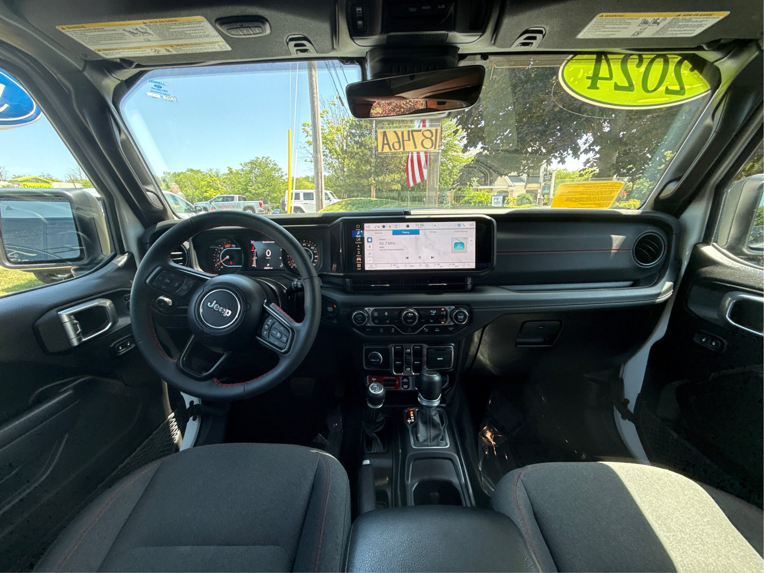 Used 2024 Jeep Wrangler Unlimited Rubicon w/ Technology Group AWD/4WD image 24