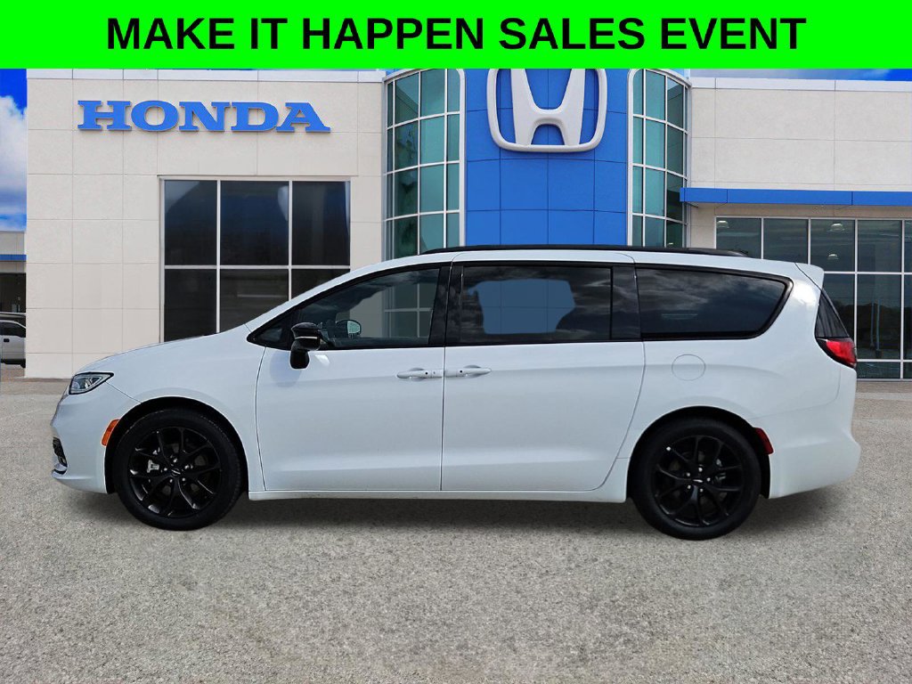 Used 2025 Chrysler Pacifica Limited FWD image 6