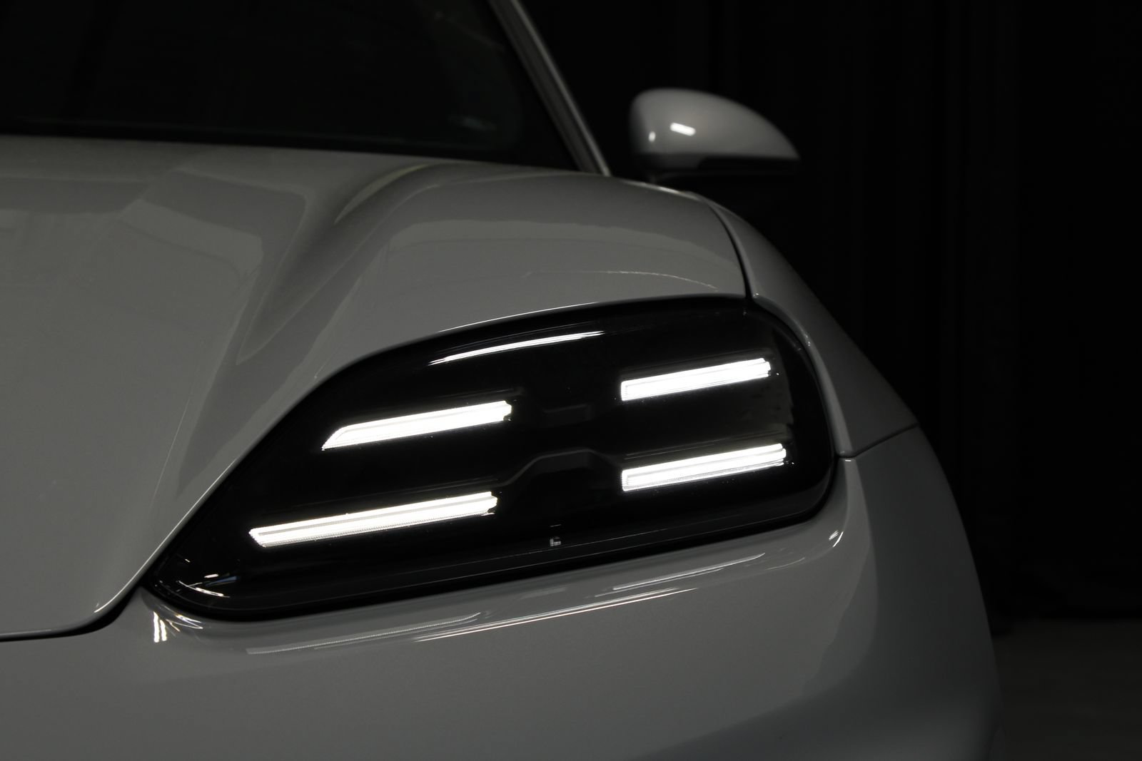 Certified 2025 Porsche Macan Electric RWD image 24