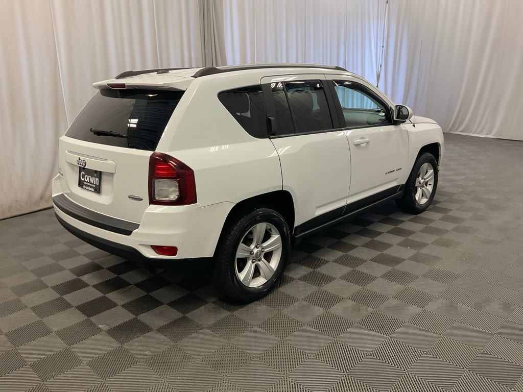 Used 2016 Jeep Compass Latitude AWD/4WD image 2