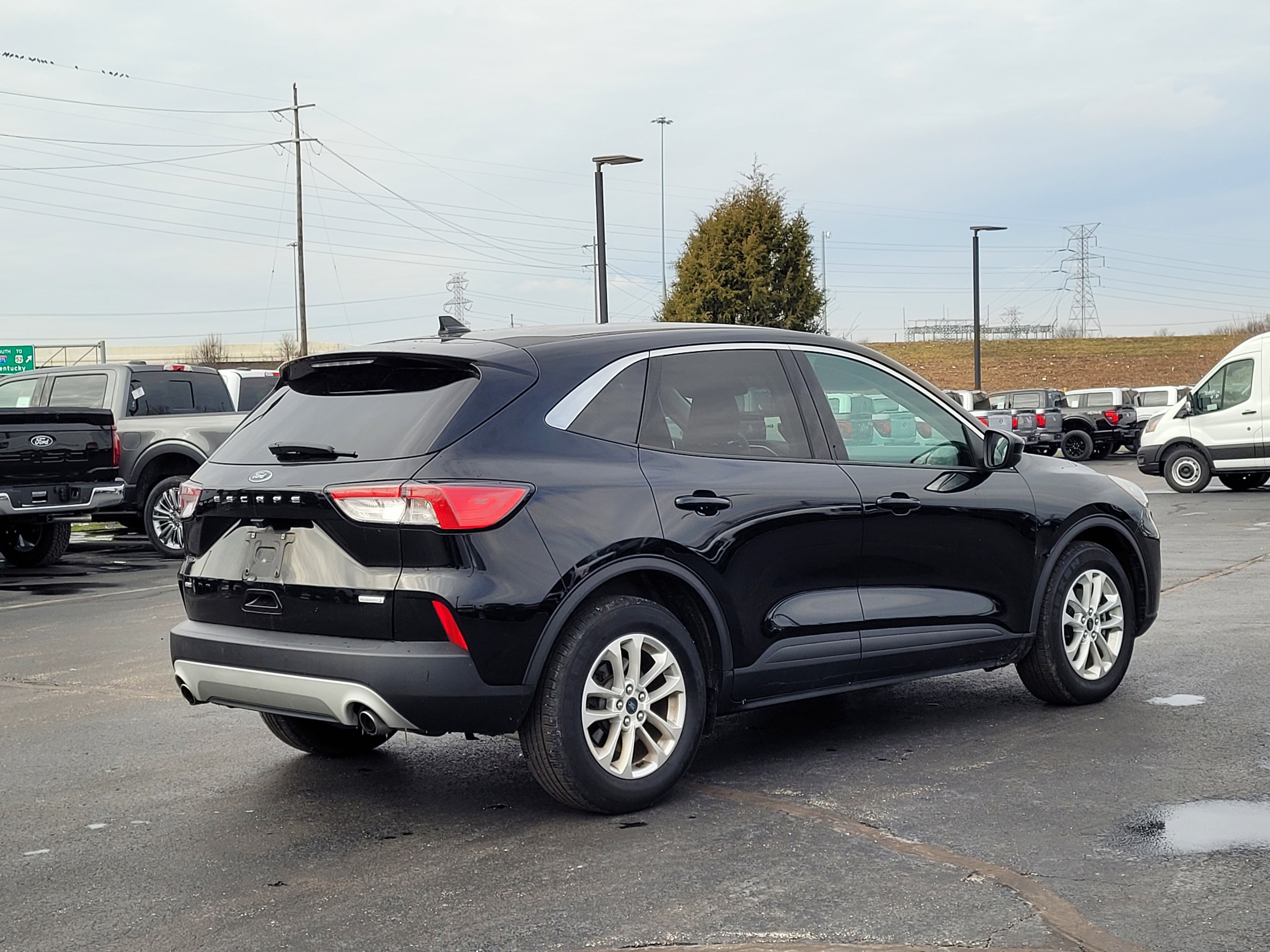 Used 2020 Ford Escape SE image 4