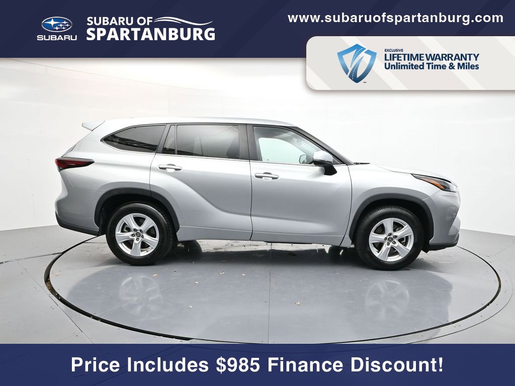 Used 2024 Toyota Highlander LE image 8