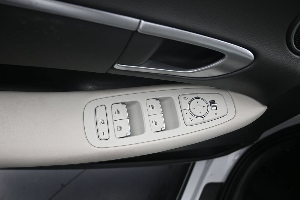 Used 2022 Hyundai Sonata SE w/ Preferred Accessory Package FWD image 11