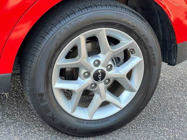 Certified 2025 Kia Soul LX w/ LX Technology Package FWD image 37
