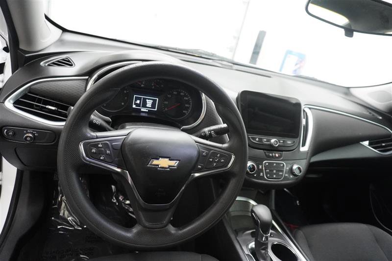 Used 2021 Chevrolet Malibu LT FWD image 11